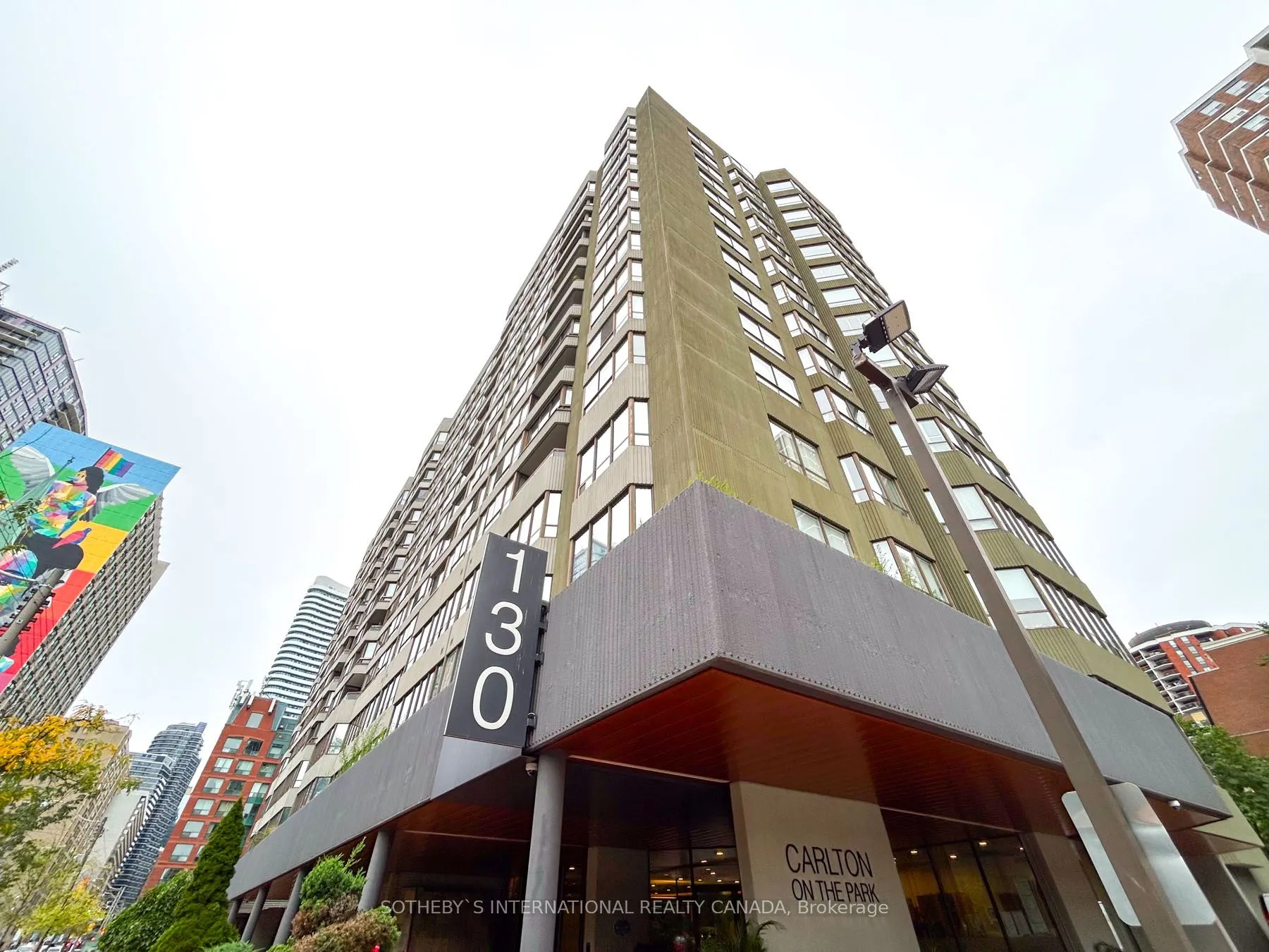 130 Carlton Street, #906