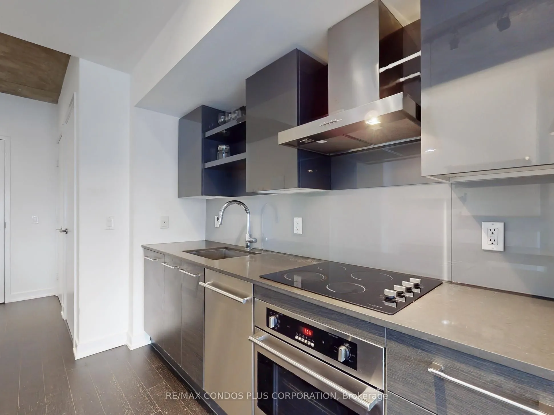 1030 King Street W, #706