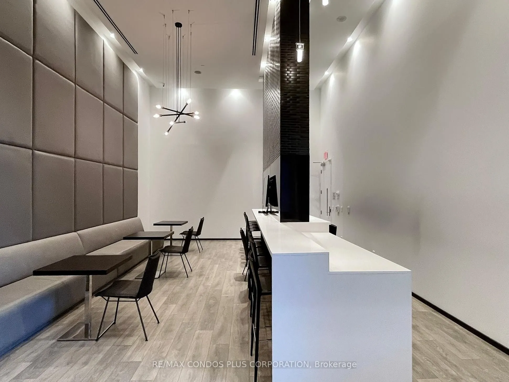 1030 King Street W, #706
