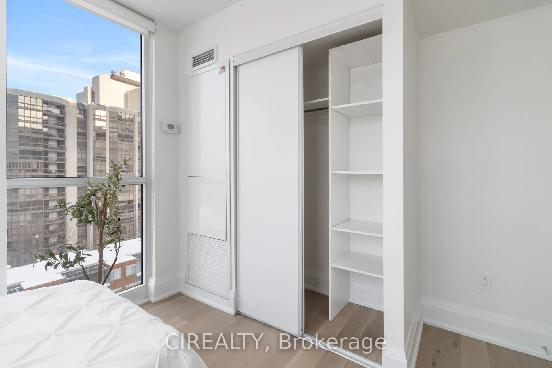 88 Sheppard Avenue E, #810