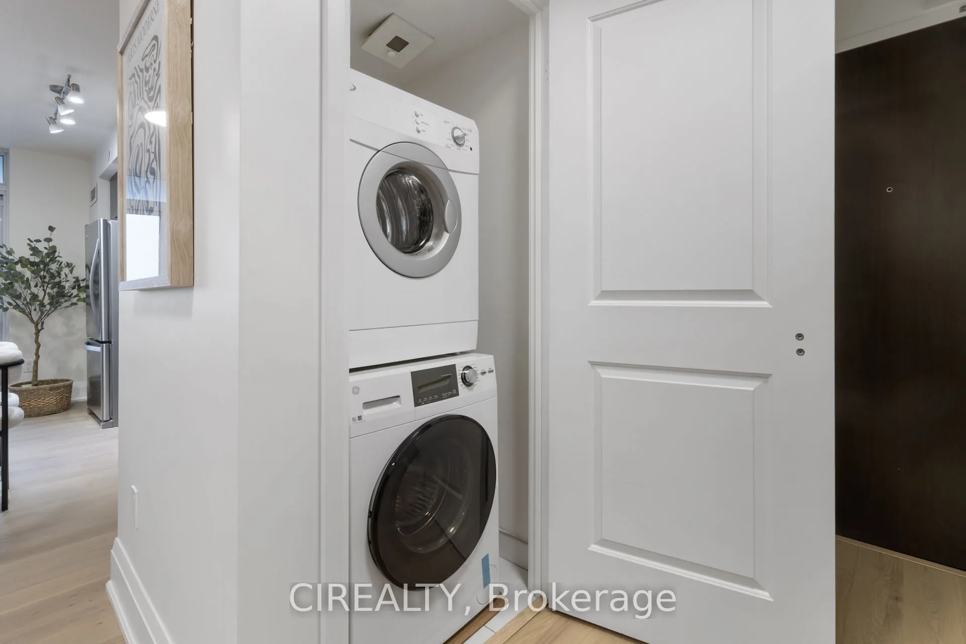 88 Sheppard Avenue E, #810