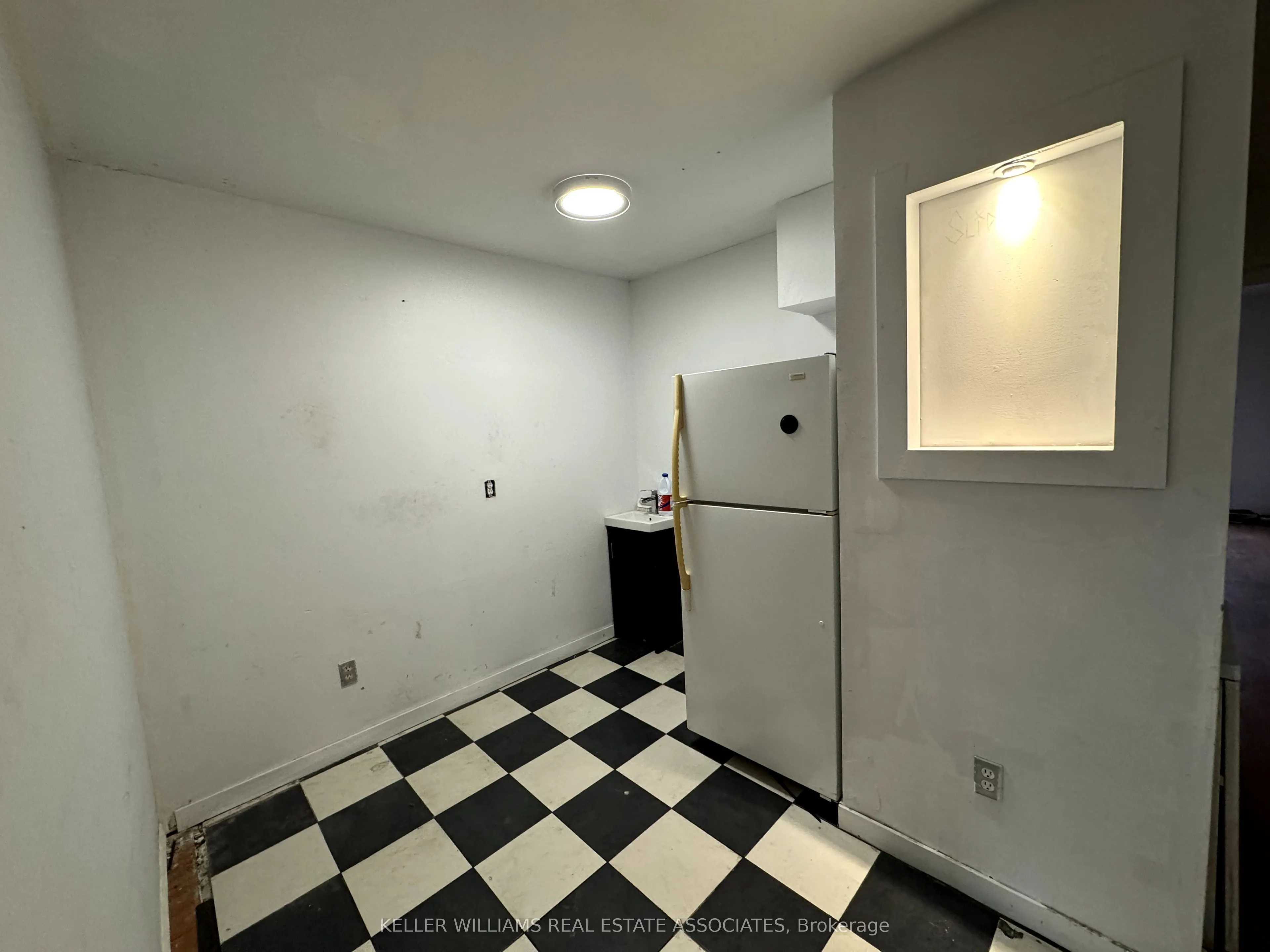 452 Queen Street W, #Third floor