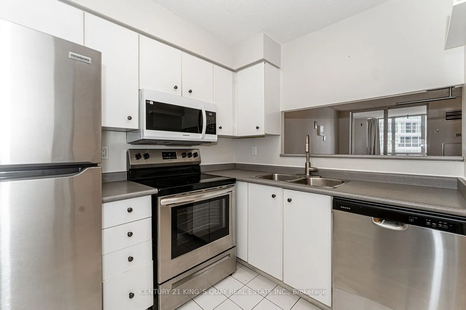 24 Wellesley Street W, #1407