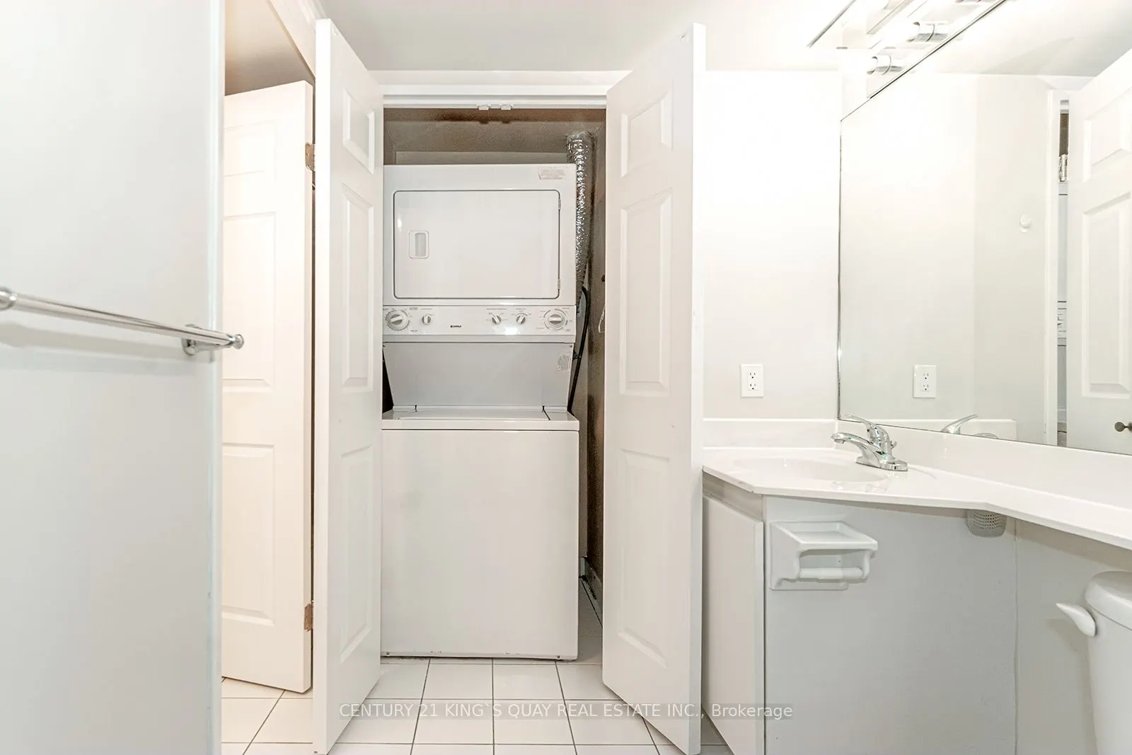 24 Wellesley Street W, #1407