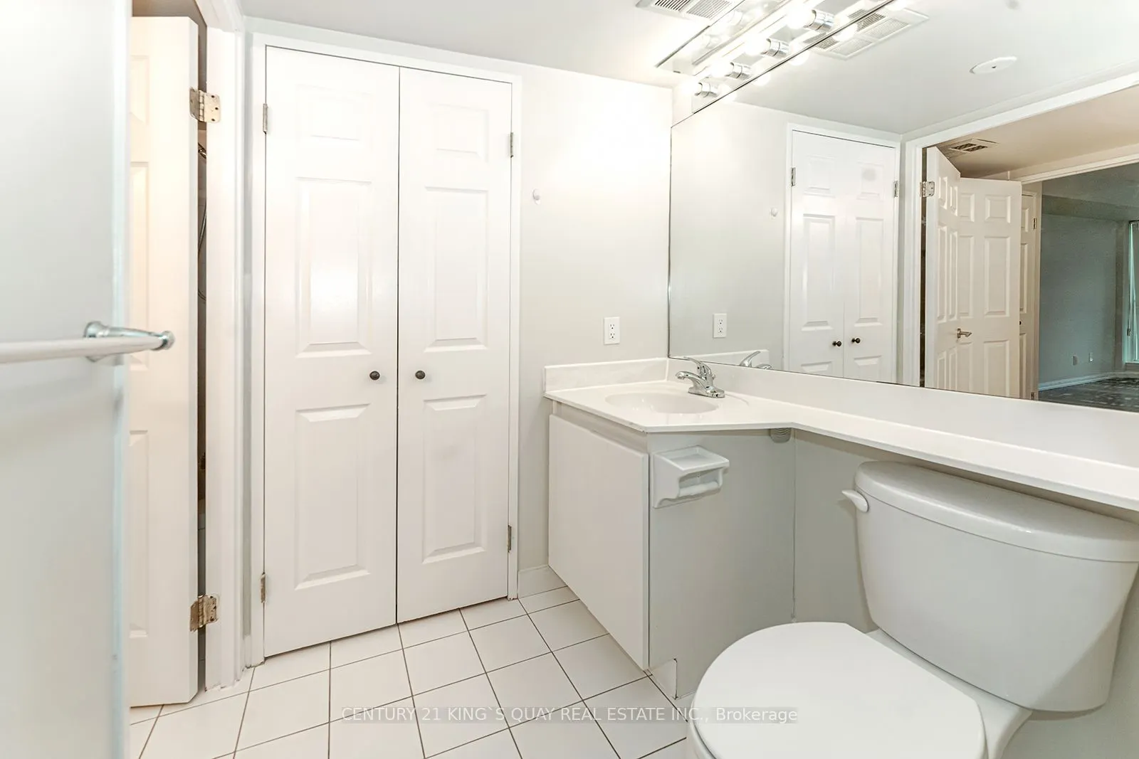 24 Wellesley Street W, #1407