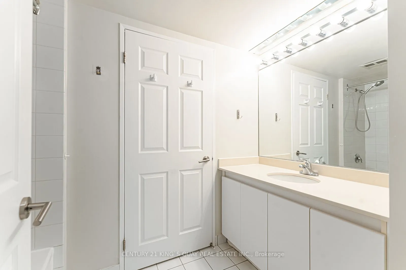 24 Wellesley Street W, #1407