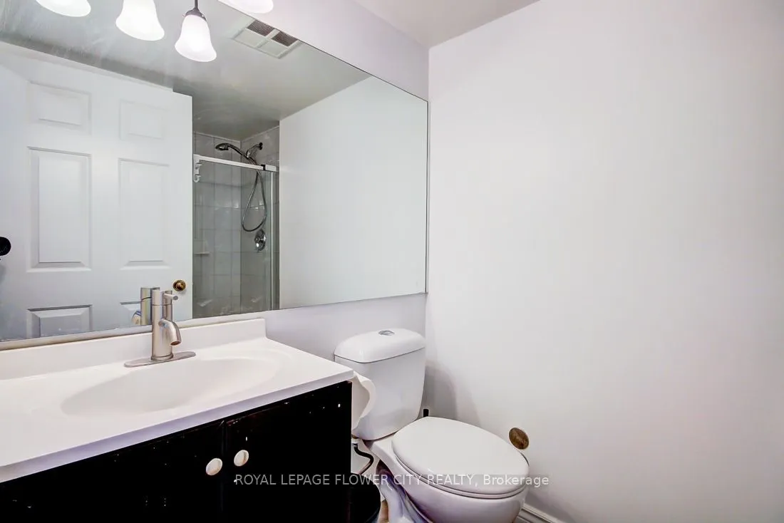 7 Carlton Street, #806