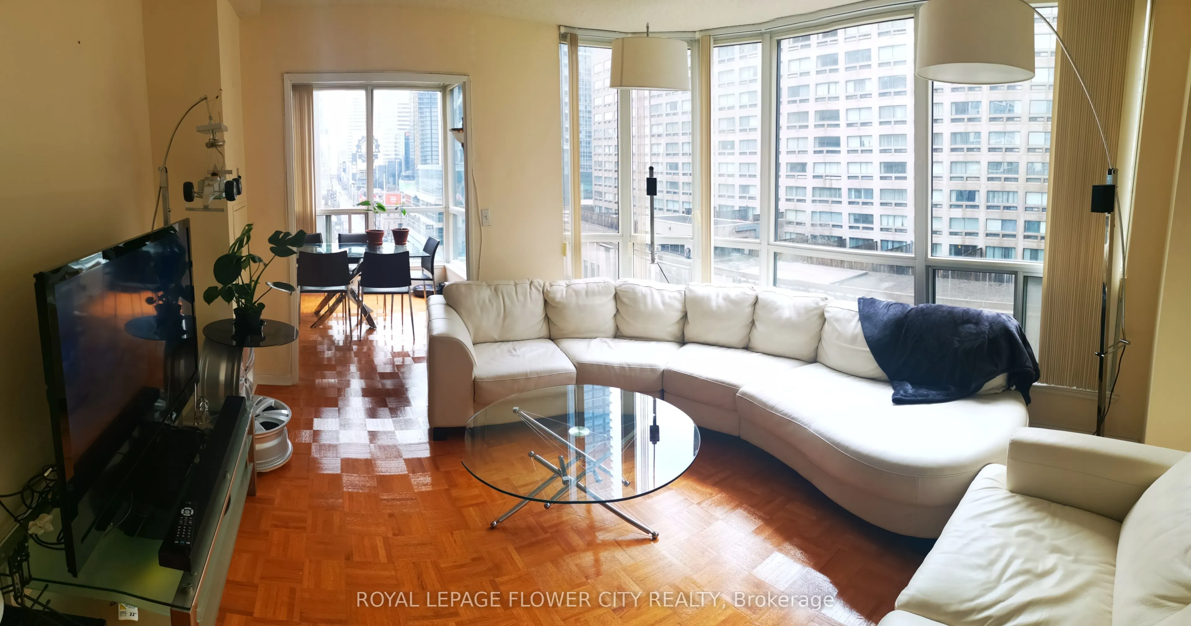 7 Carlton Street, #806