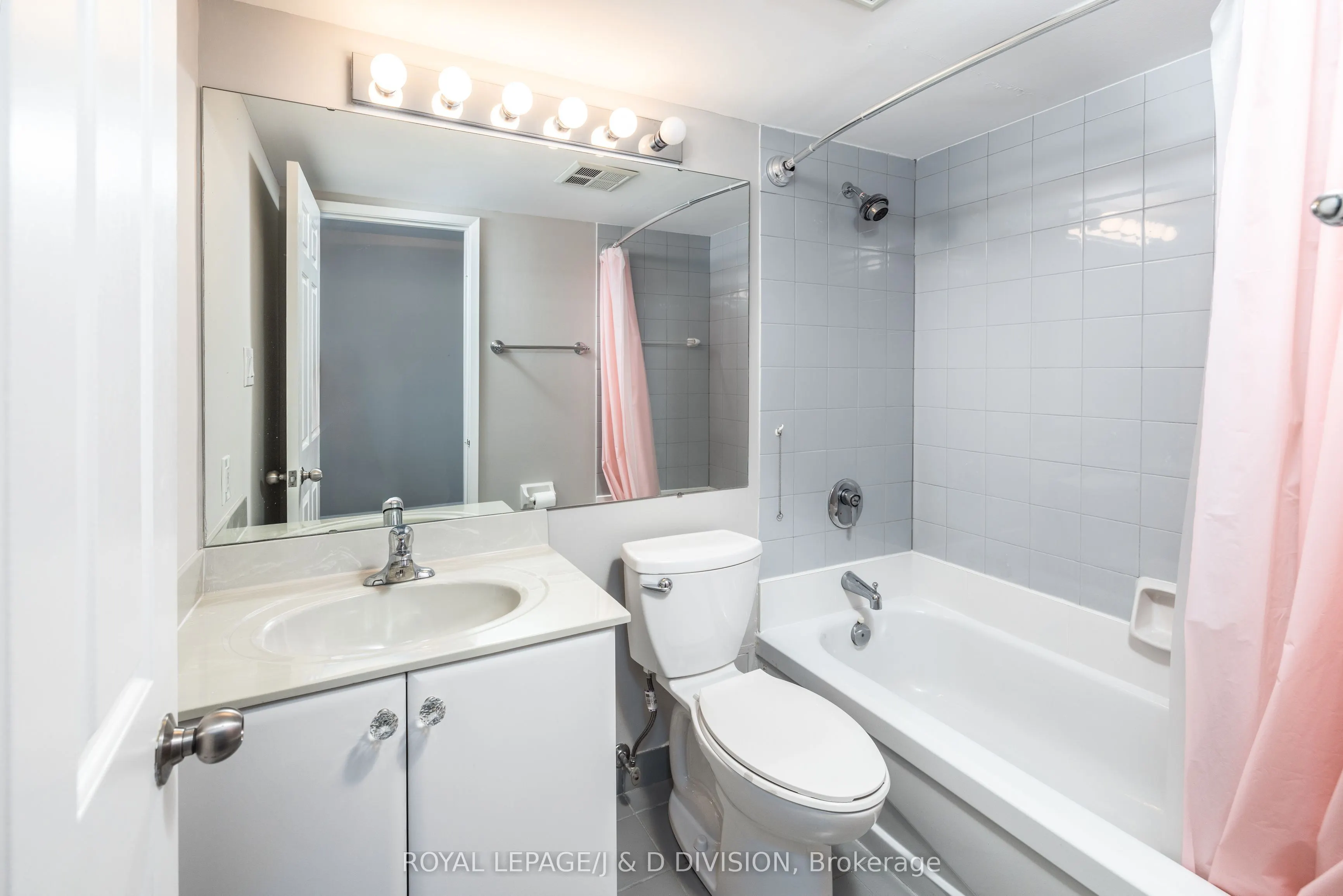 717 Bay Street, #1004