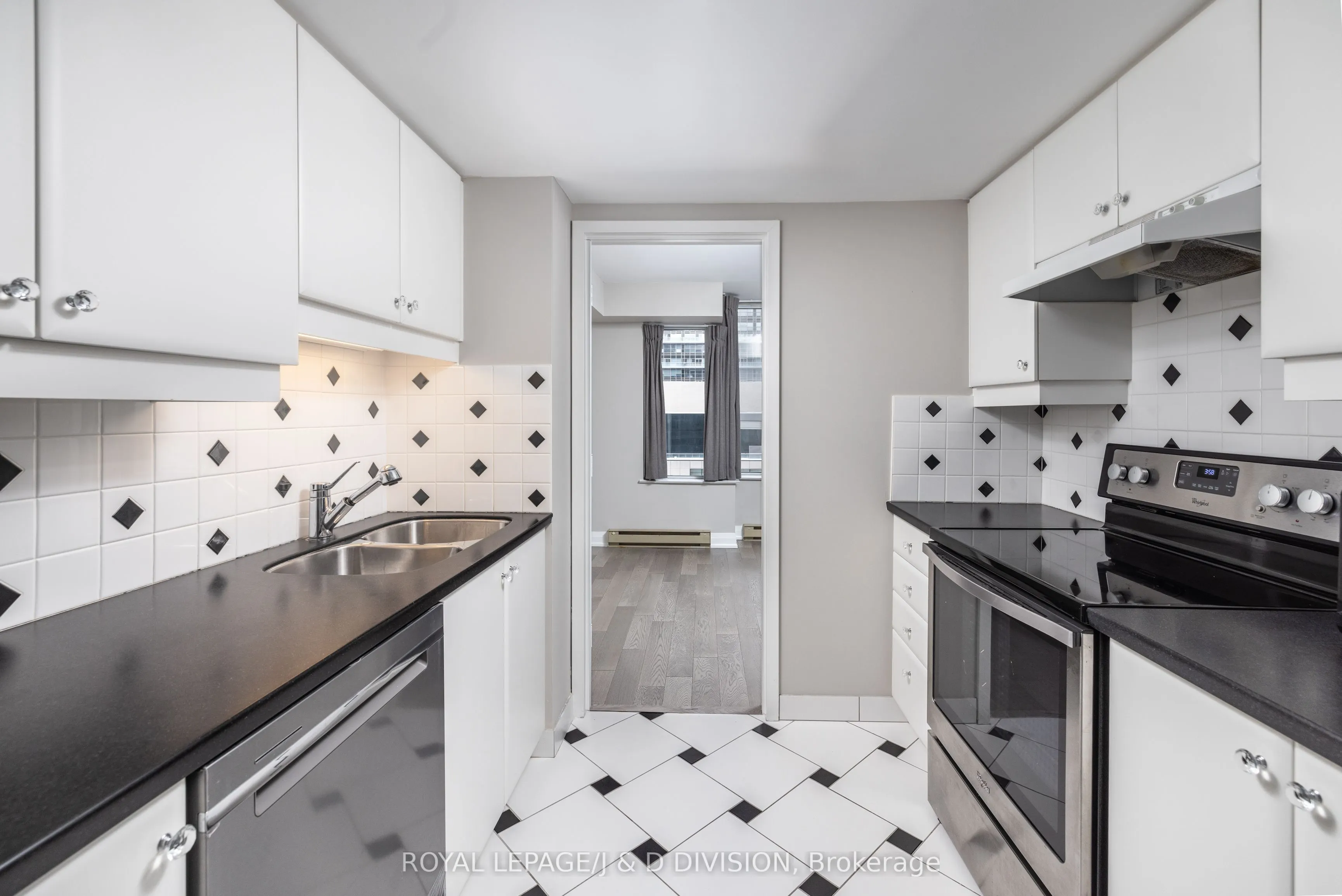 717 Bay Street, #1004