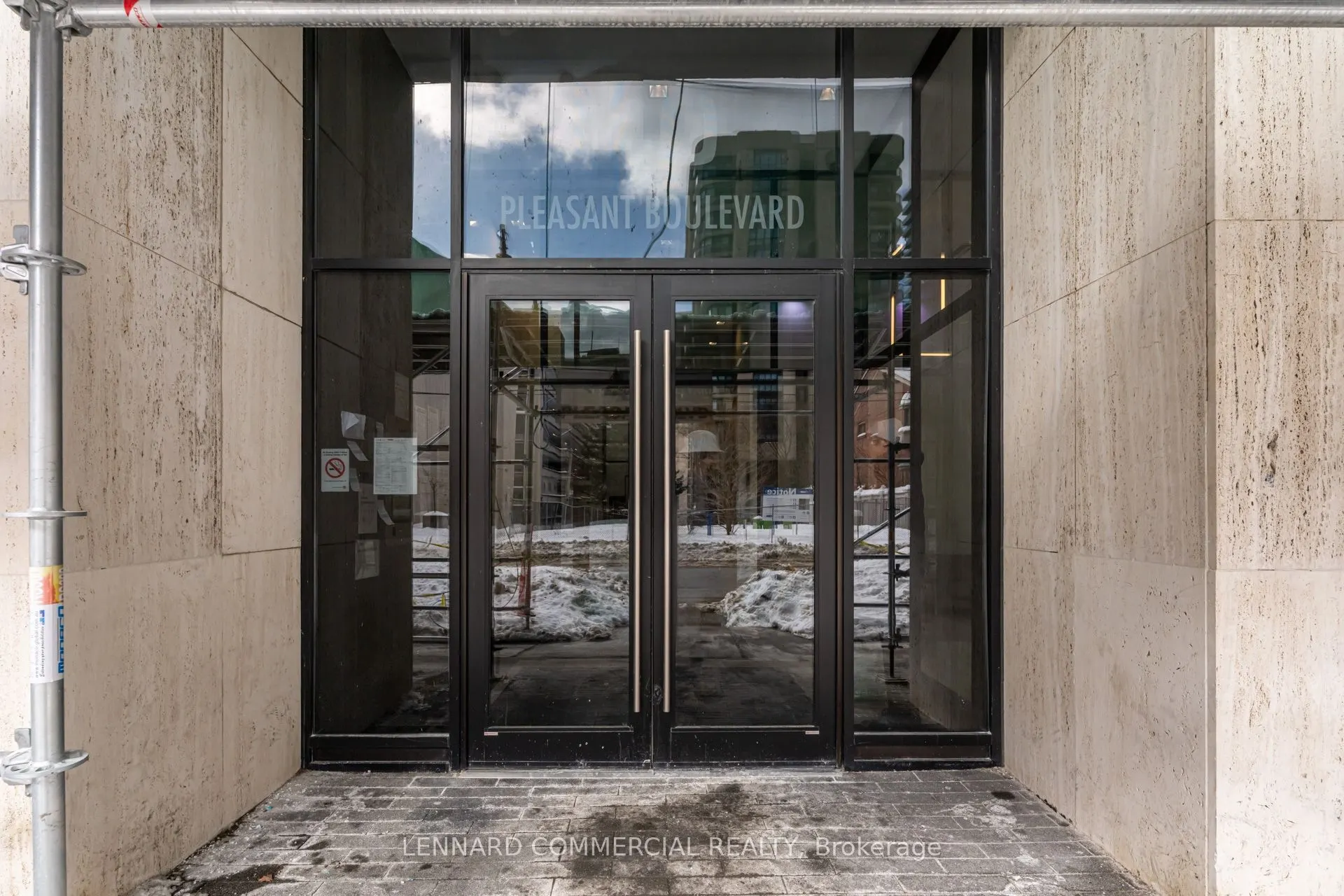 40 Pleasant Boulevard, #3202