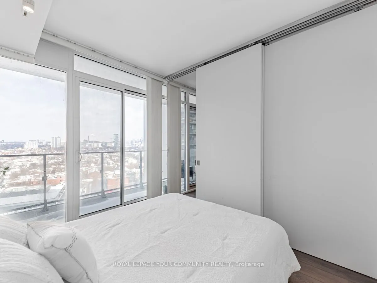 125 Peter Street, #1604
