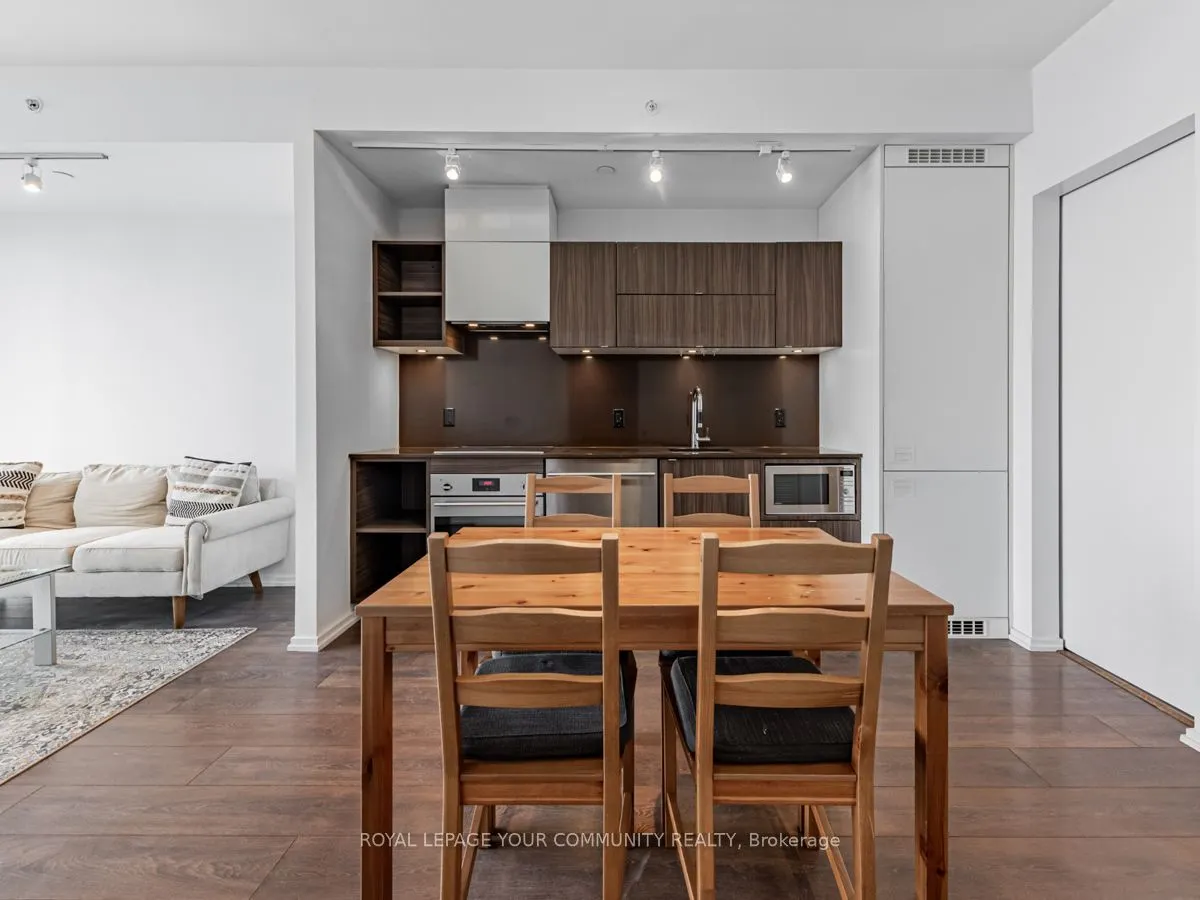 125 Peter Street, #1604