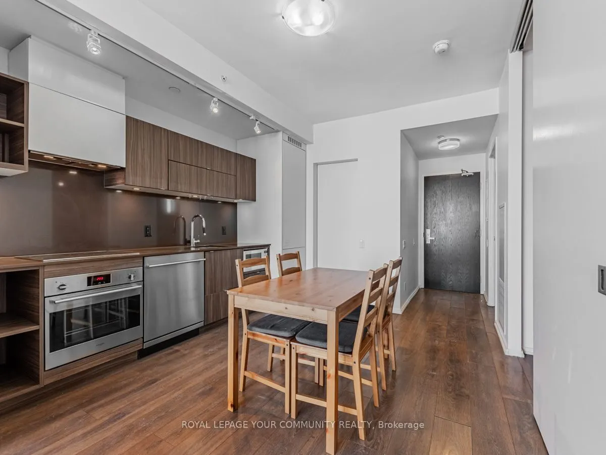 125 Peter Street, #1604