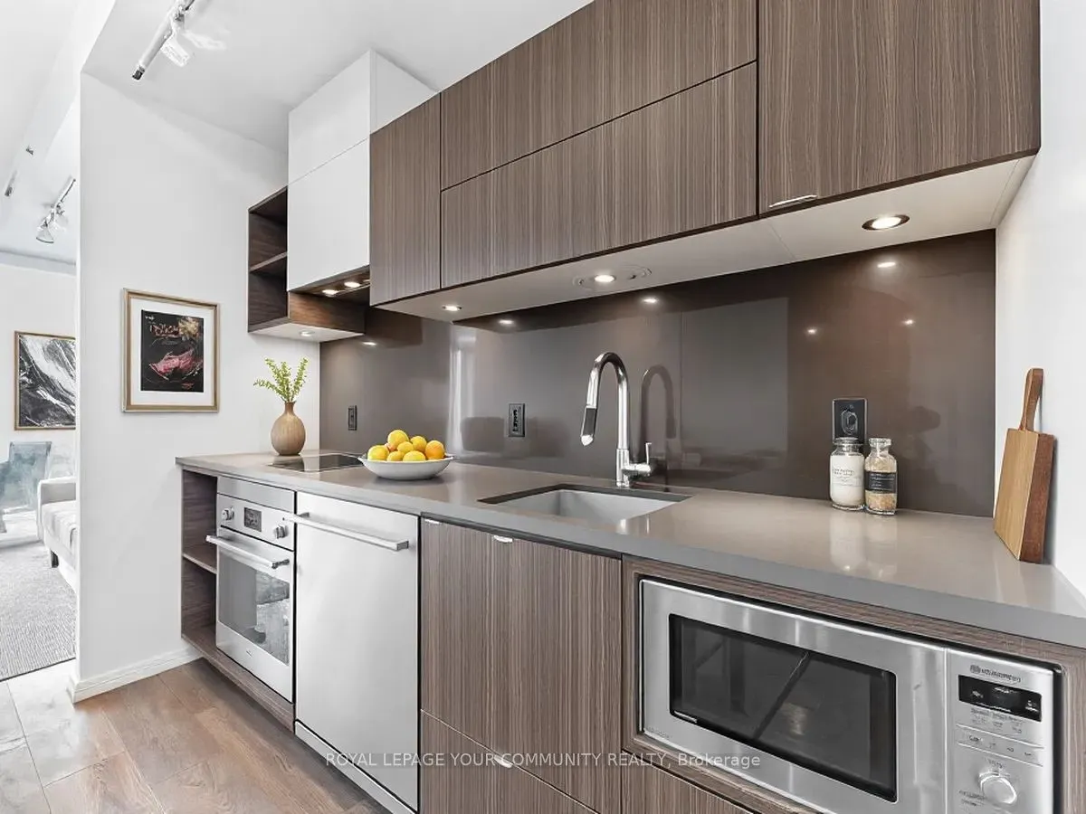 125 Peter Street, #1604