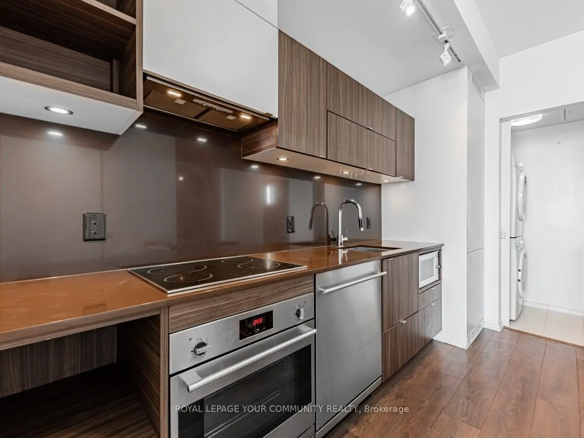 125 Peter Street, #1604