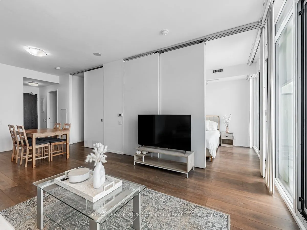125 Peter Street, #1604