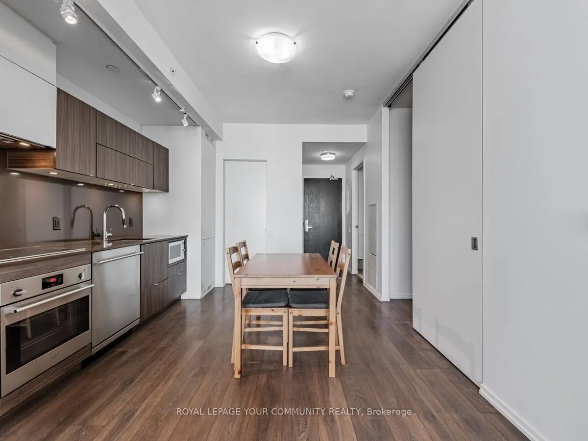 125 Peter Street, #1604