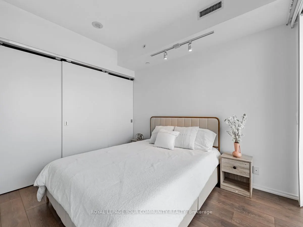 125 Peter Street, #1604
