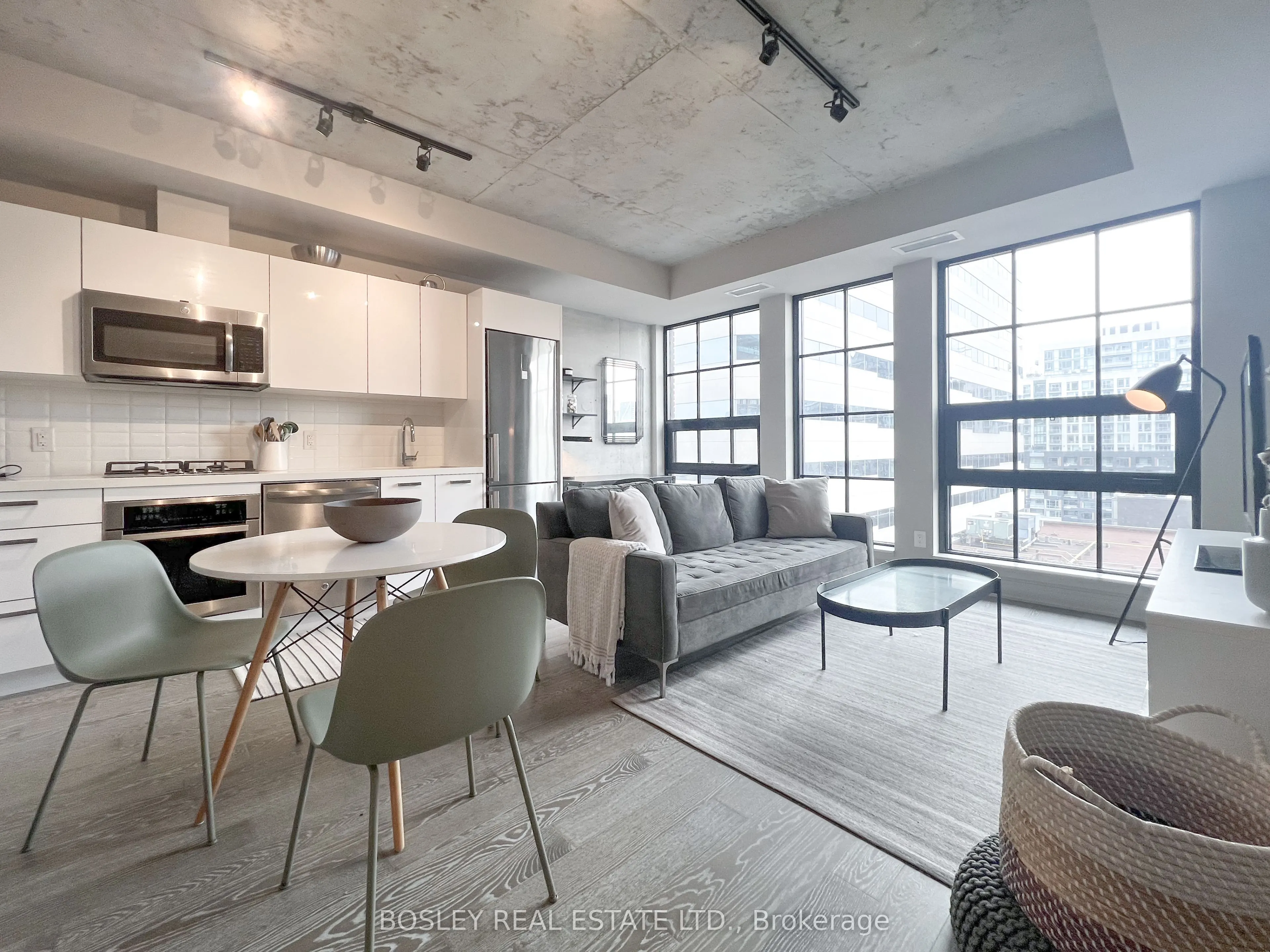 608 Richmond Street W #709