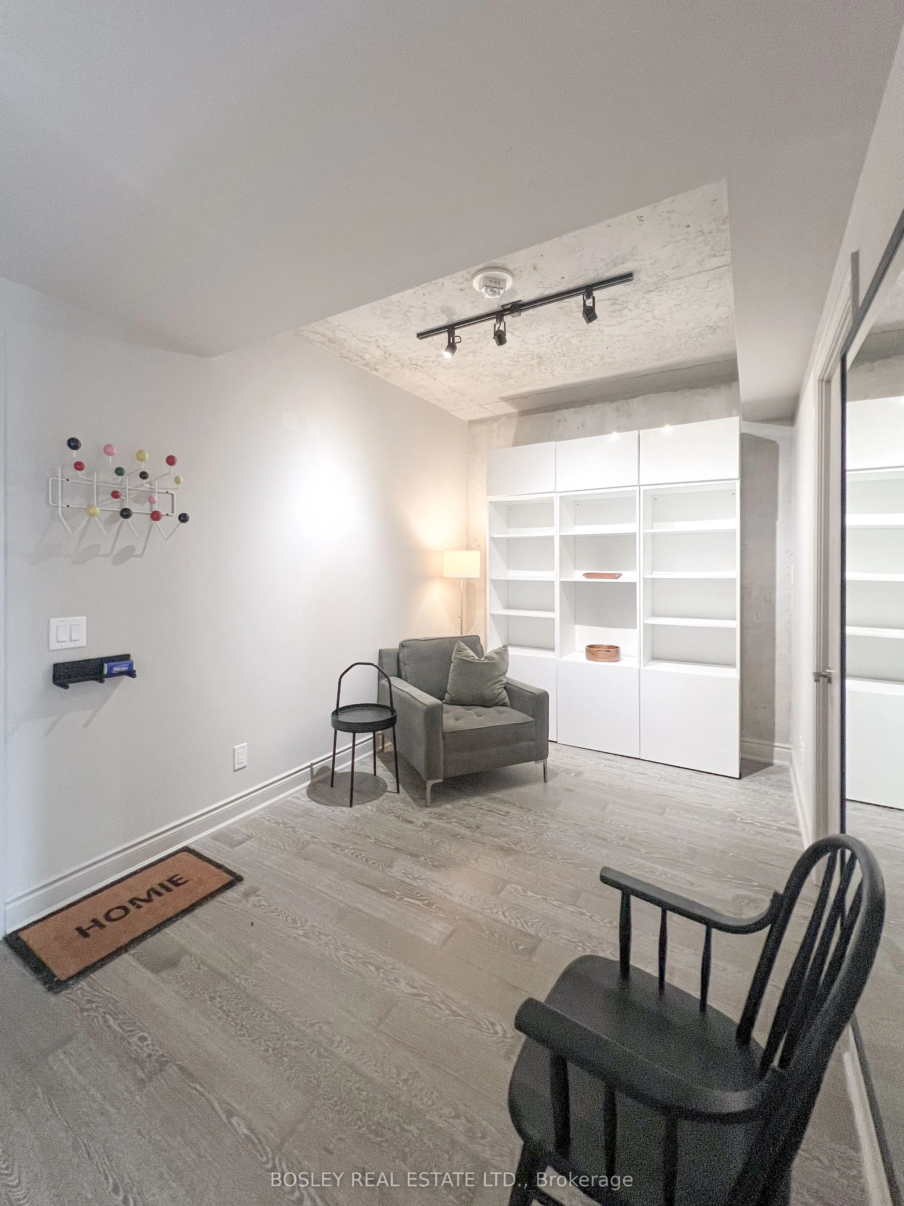 608 Richmond Street W #709