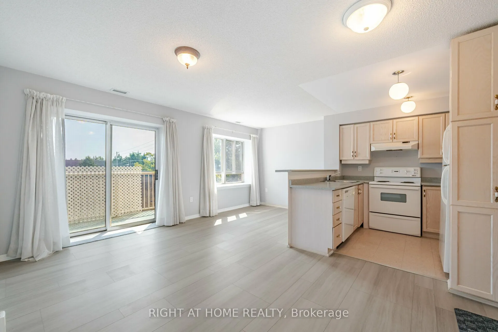 1387 Bayview Avenue, #306