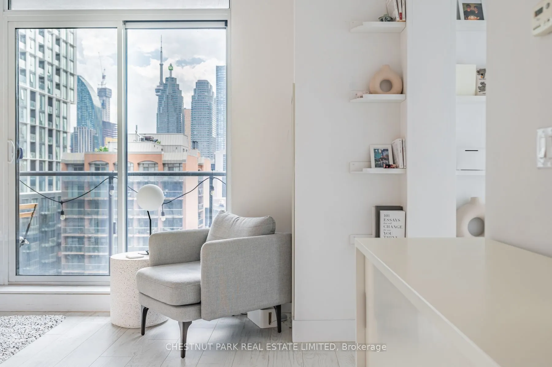 39 Sherbourne Street, #907