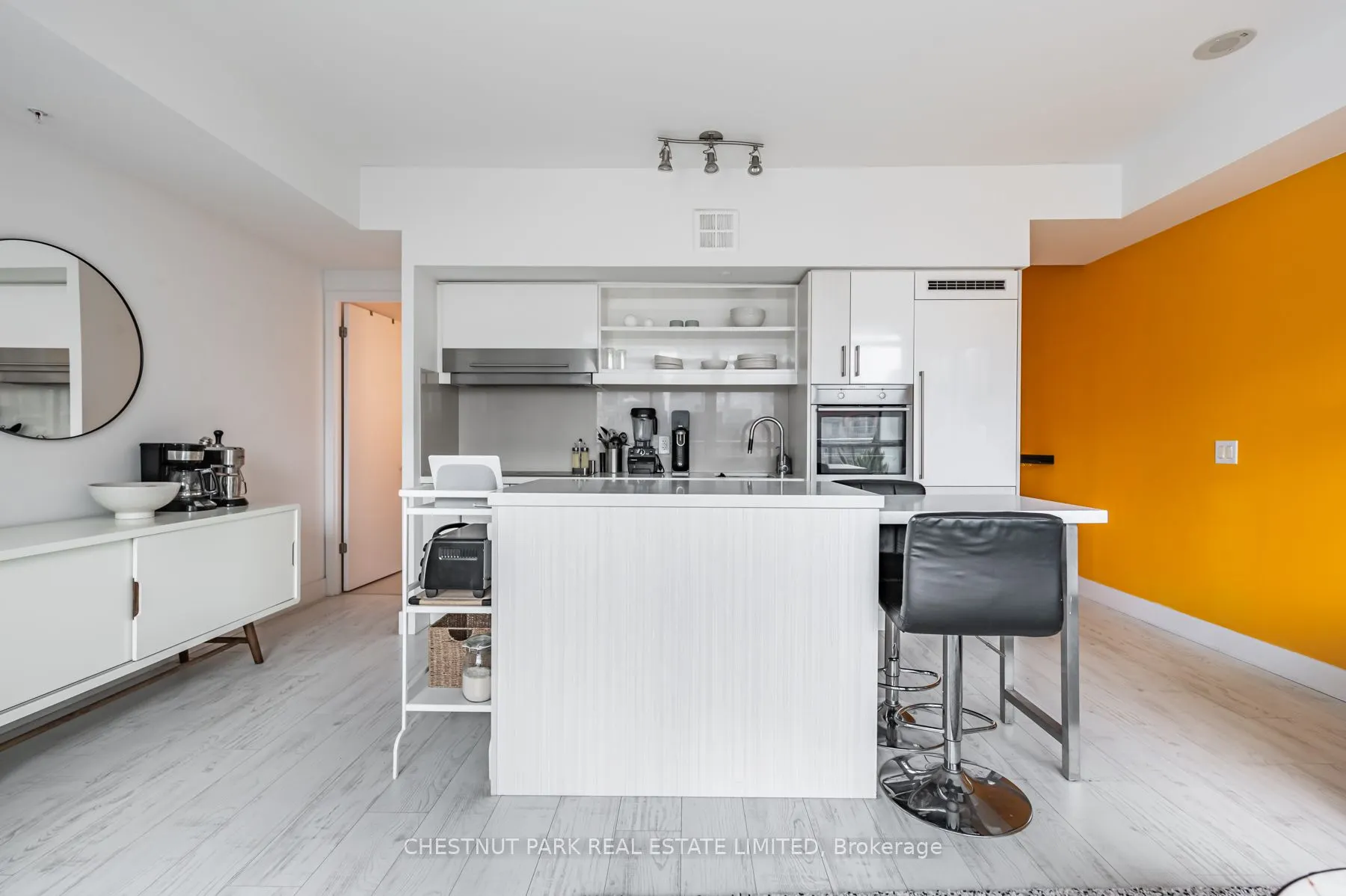 39 Sherbourne Street, #907