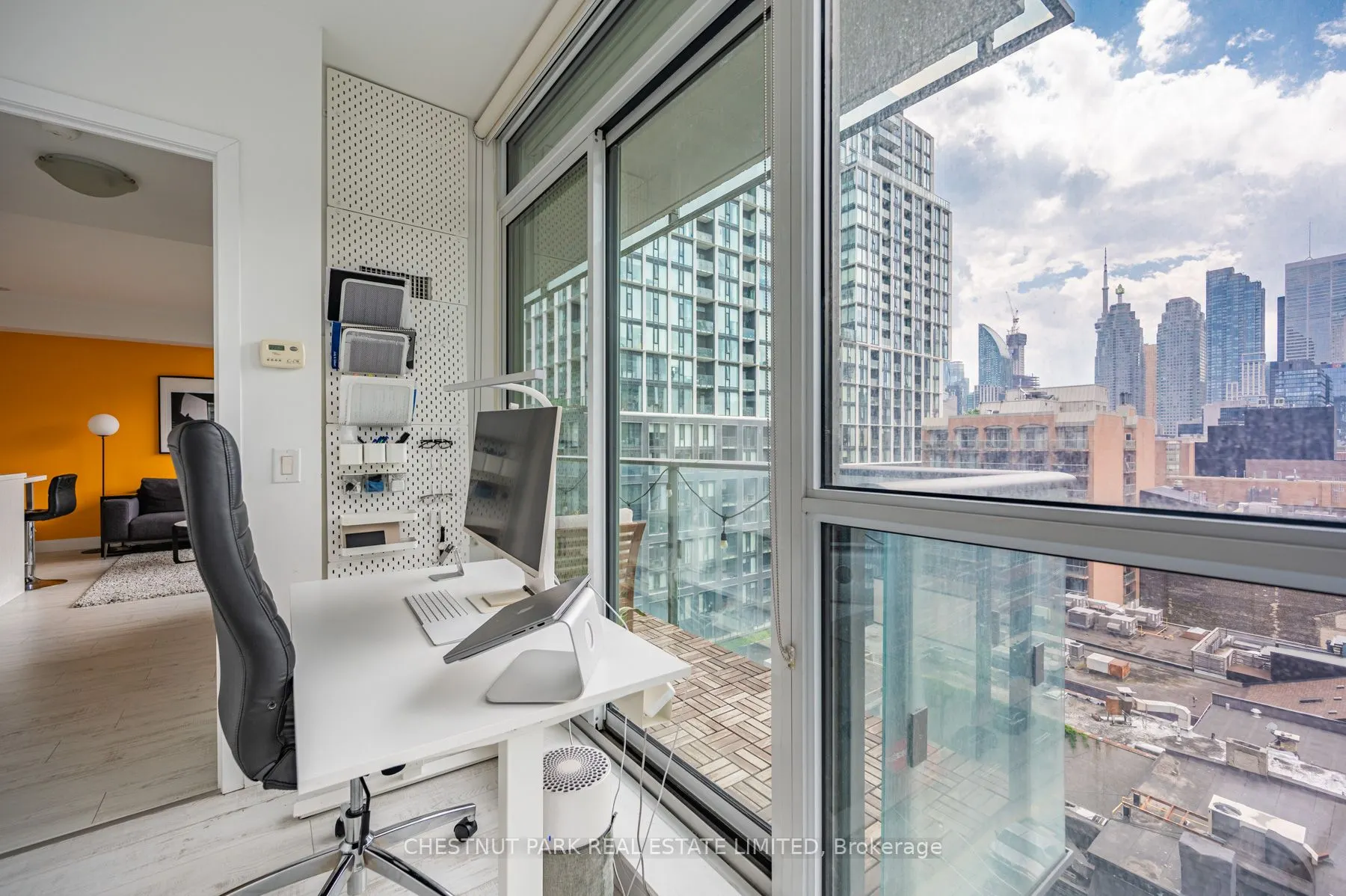 39 Sherbourne Street, #907