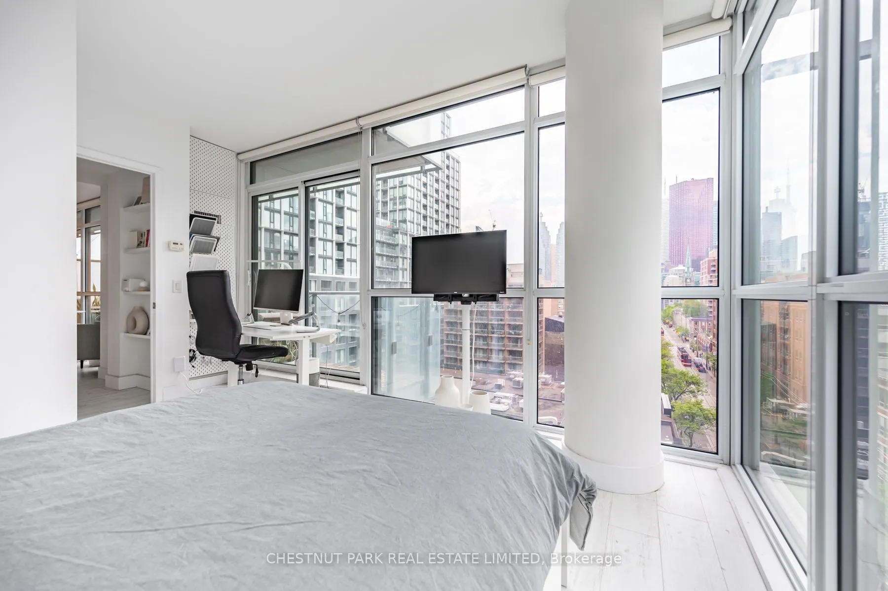 39 Sherbourne Street, #907