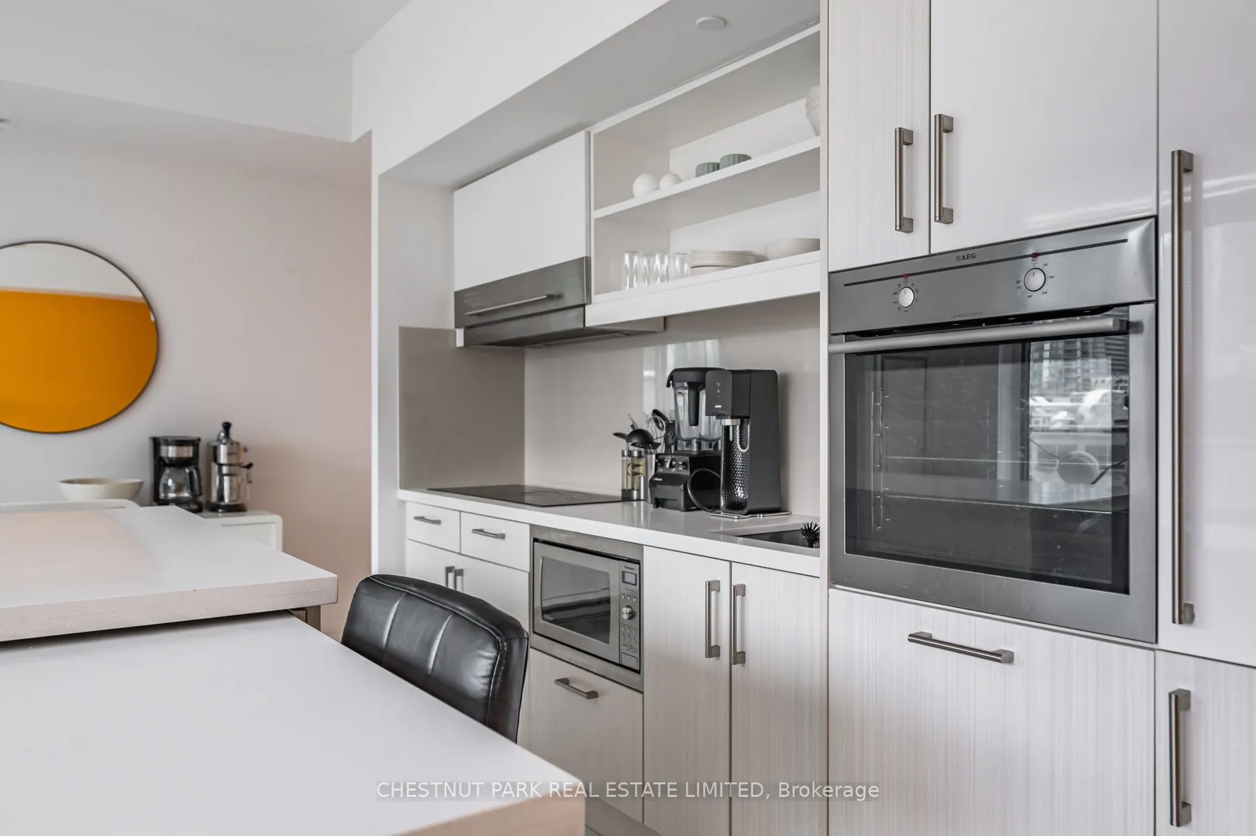 39 Sherbourne Street, #907
