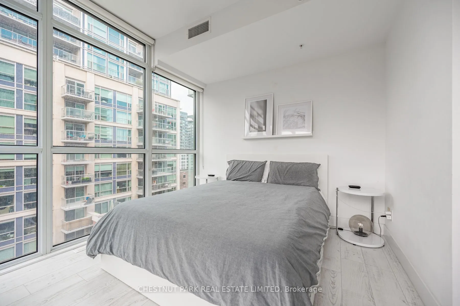 39 Sherbourne Street, #907