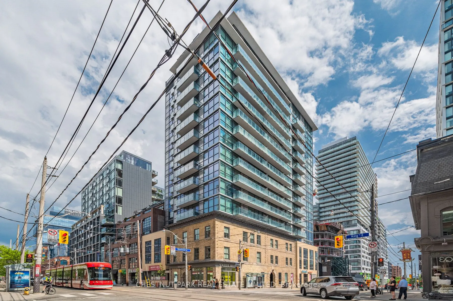 39 Sherbourne Street, #907