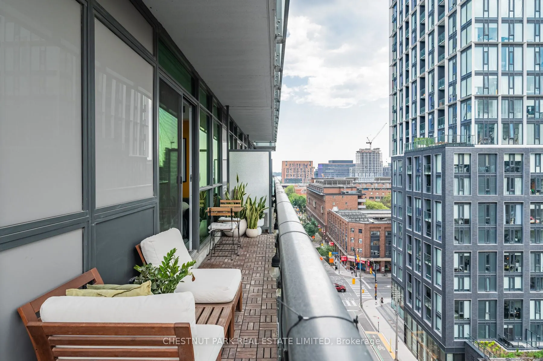 39 Sherbourne Street, #907
