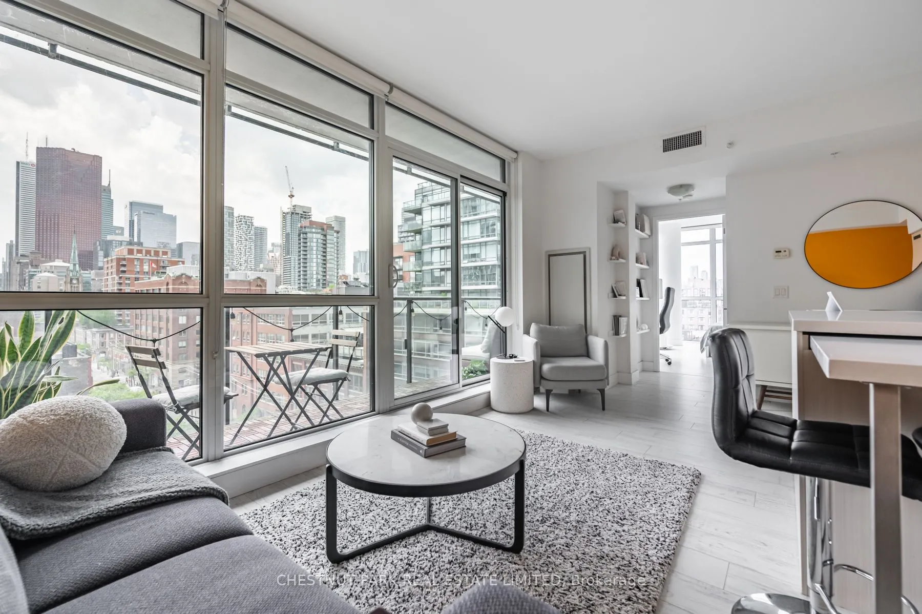 39 Sherbourne Street, #907