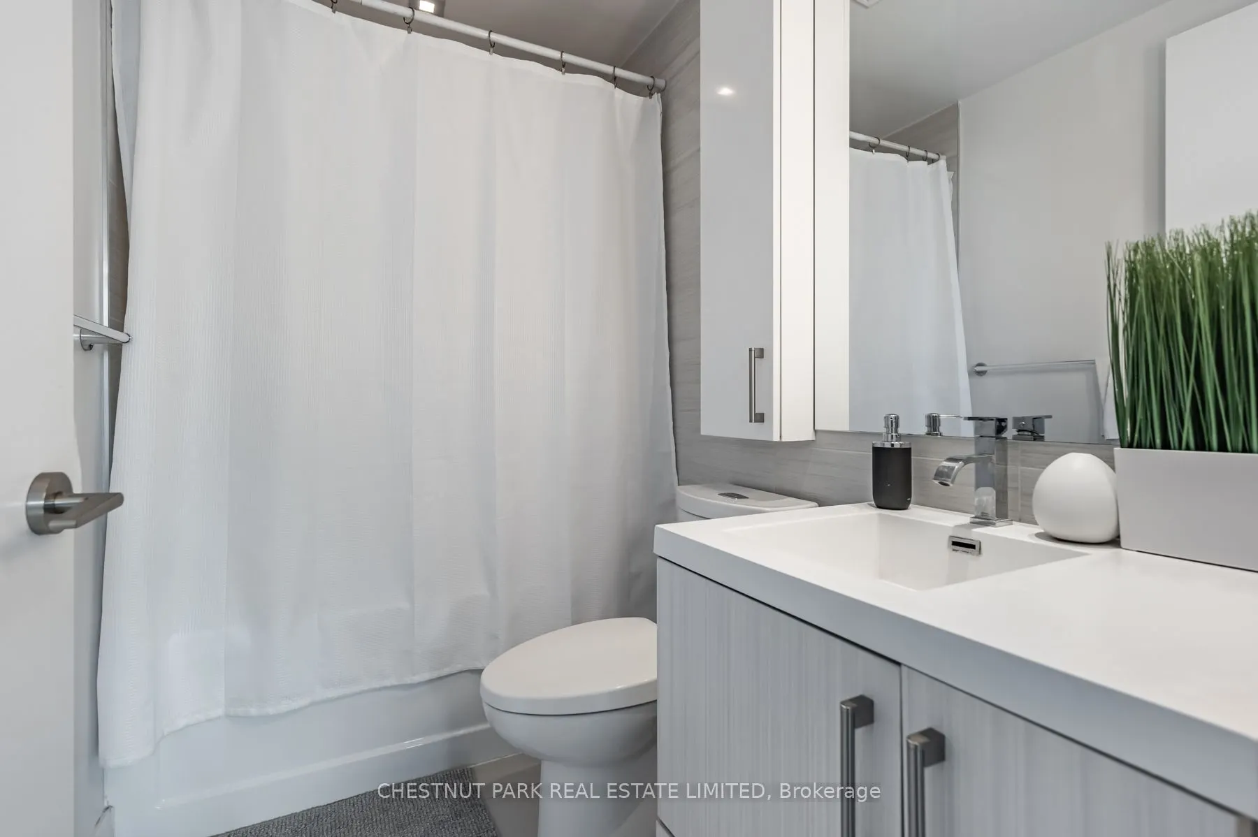 39 Sherbourne Street, #907