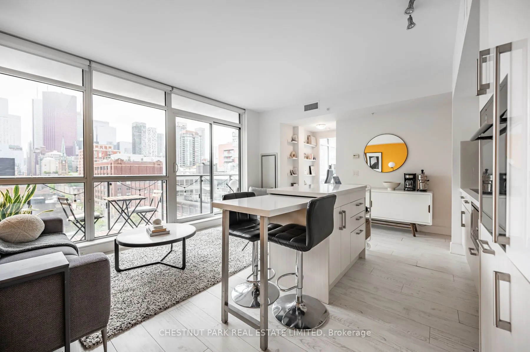 39 Sherbourne Street, #907