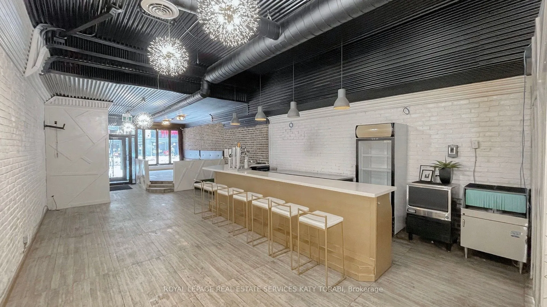 566 Queen Street W