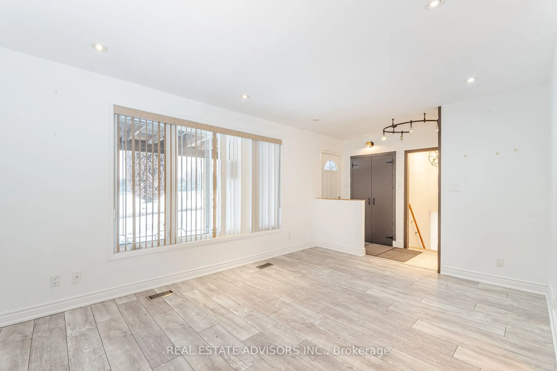 7 Foxwarren Drive