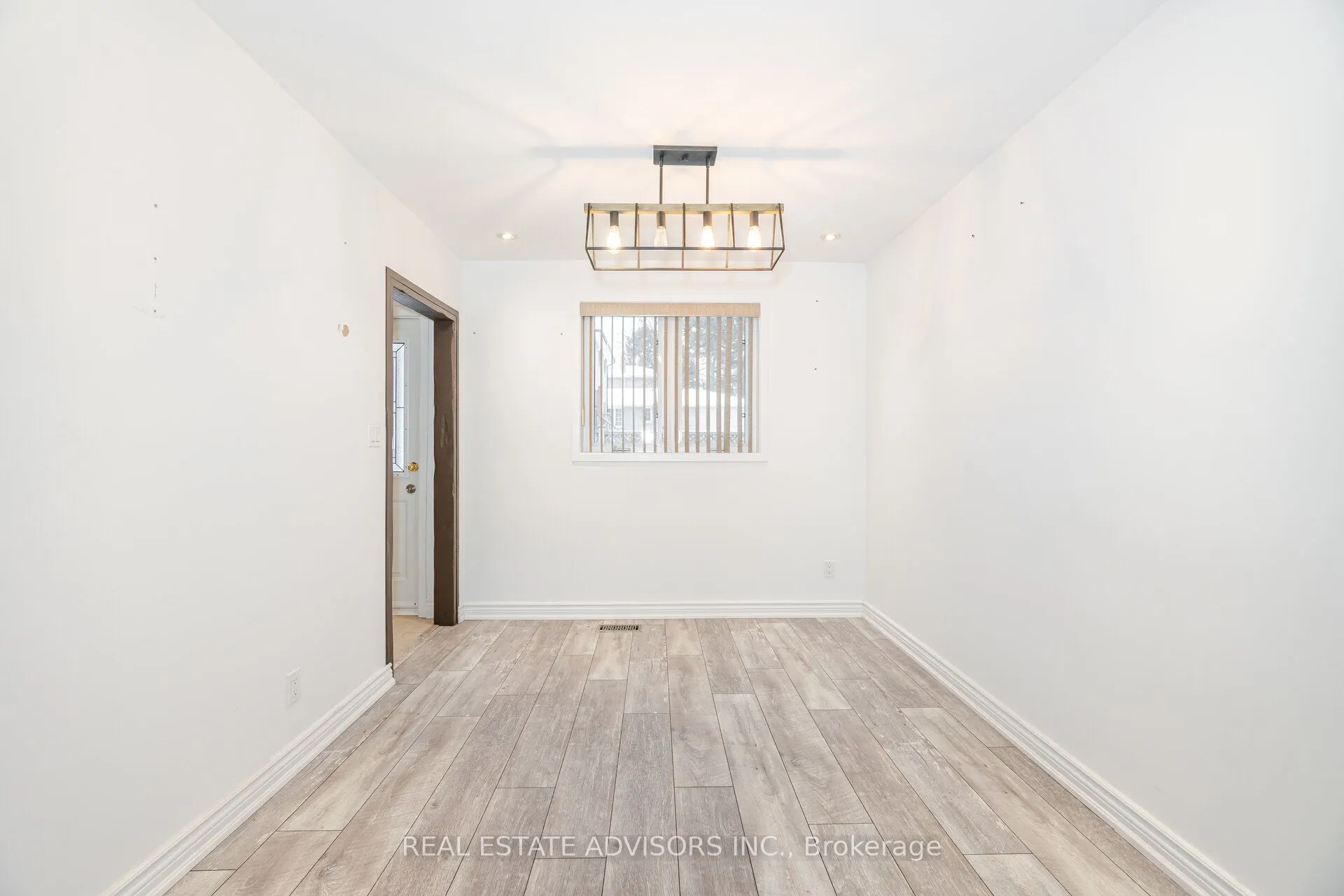 7 Foxwarren Drive