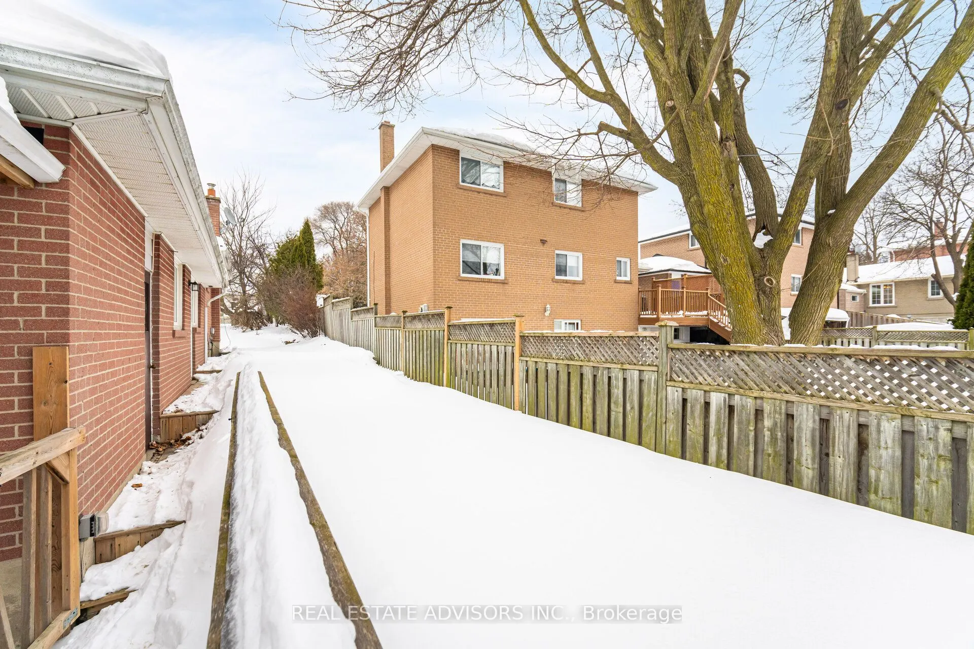 7 Foxwarren Drive
