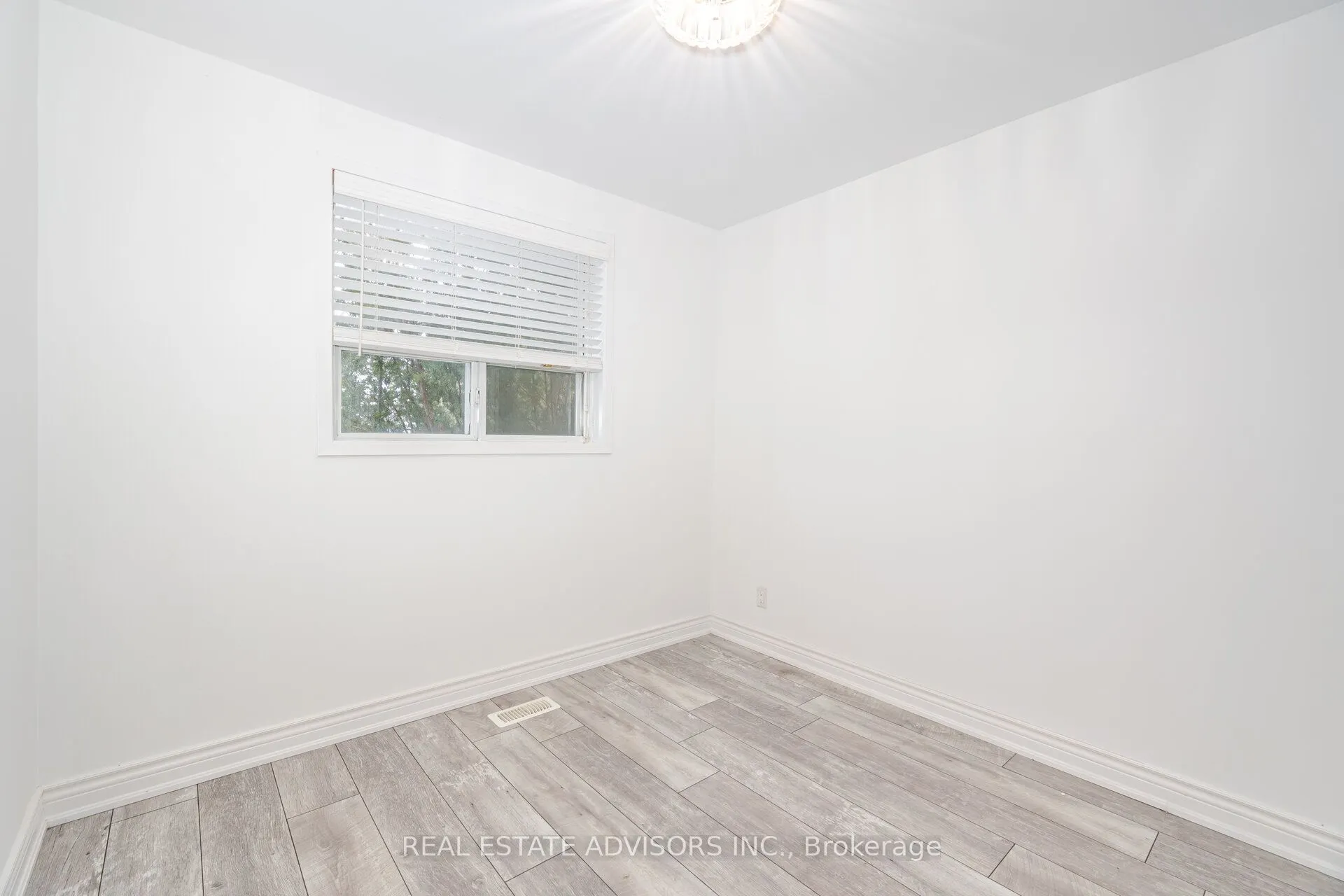 7 Foxwarren Drive