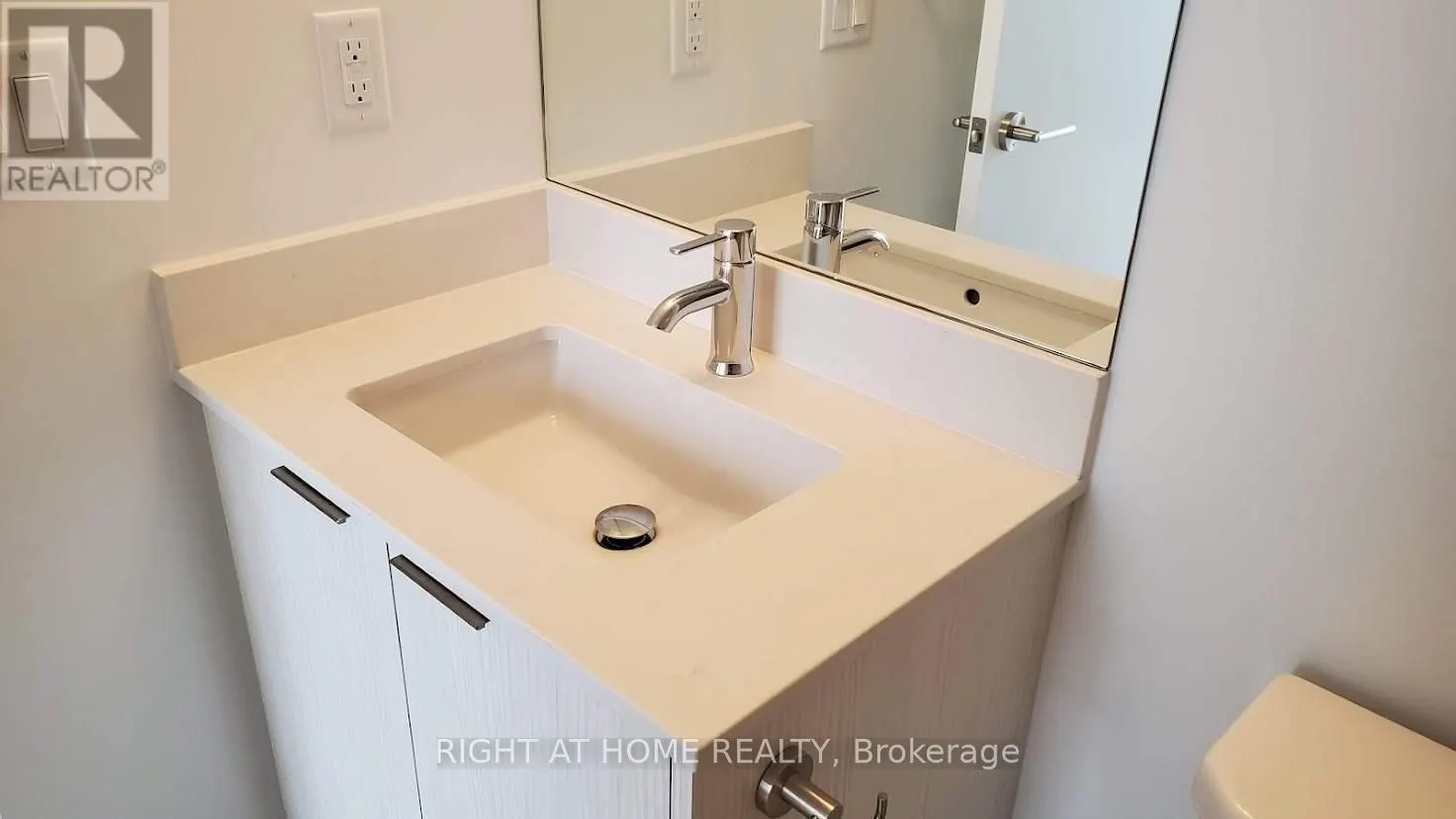 38 Forest Manor Road, #2407