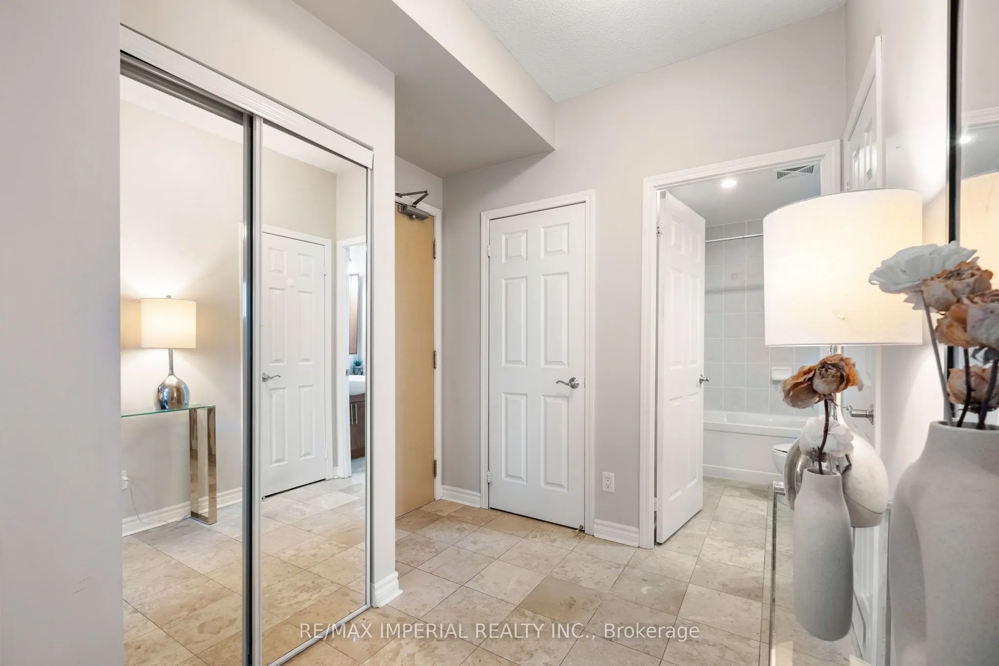 18 Holmes Avenue, #2210