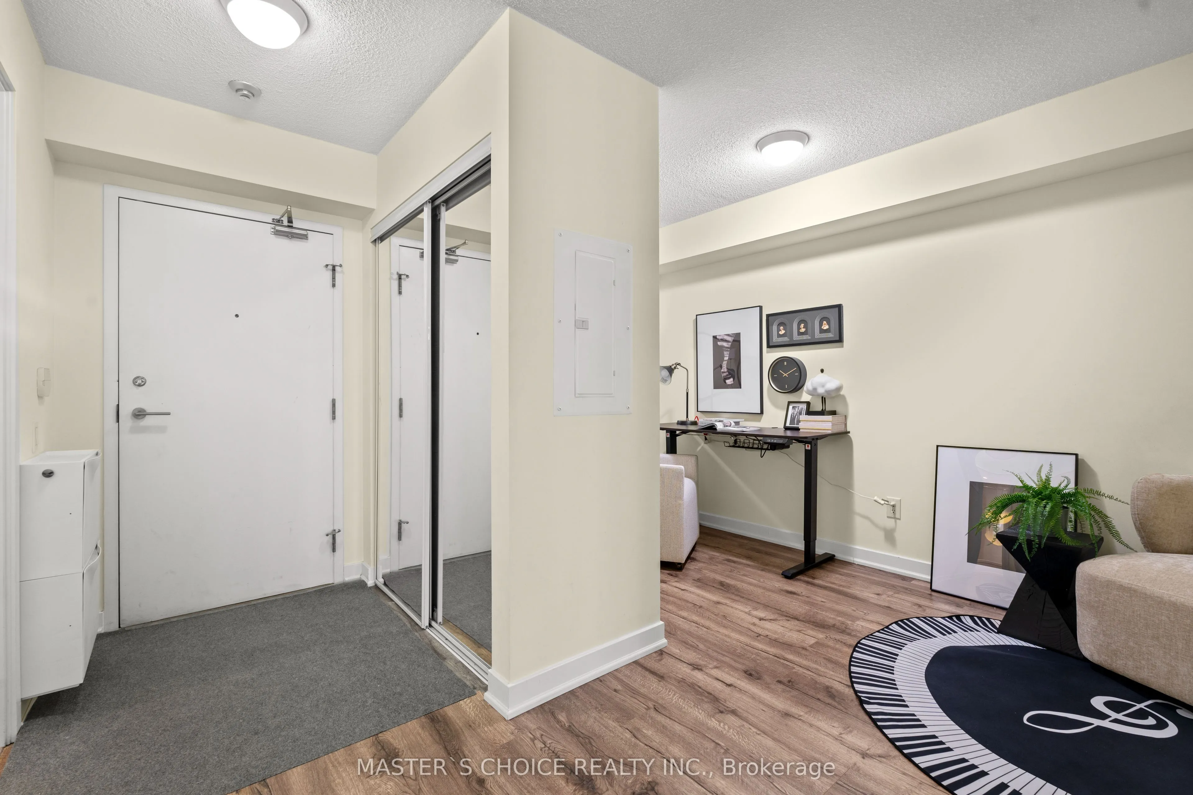15 Singer Court, #912