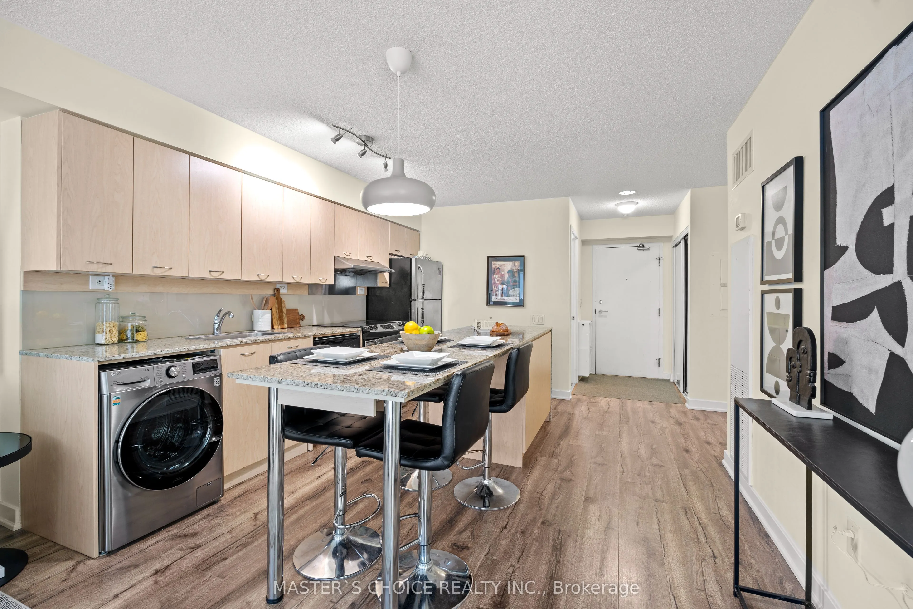 15 Singer Court, #912