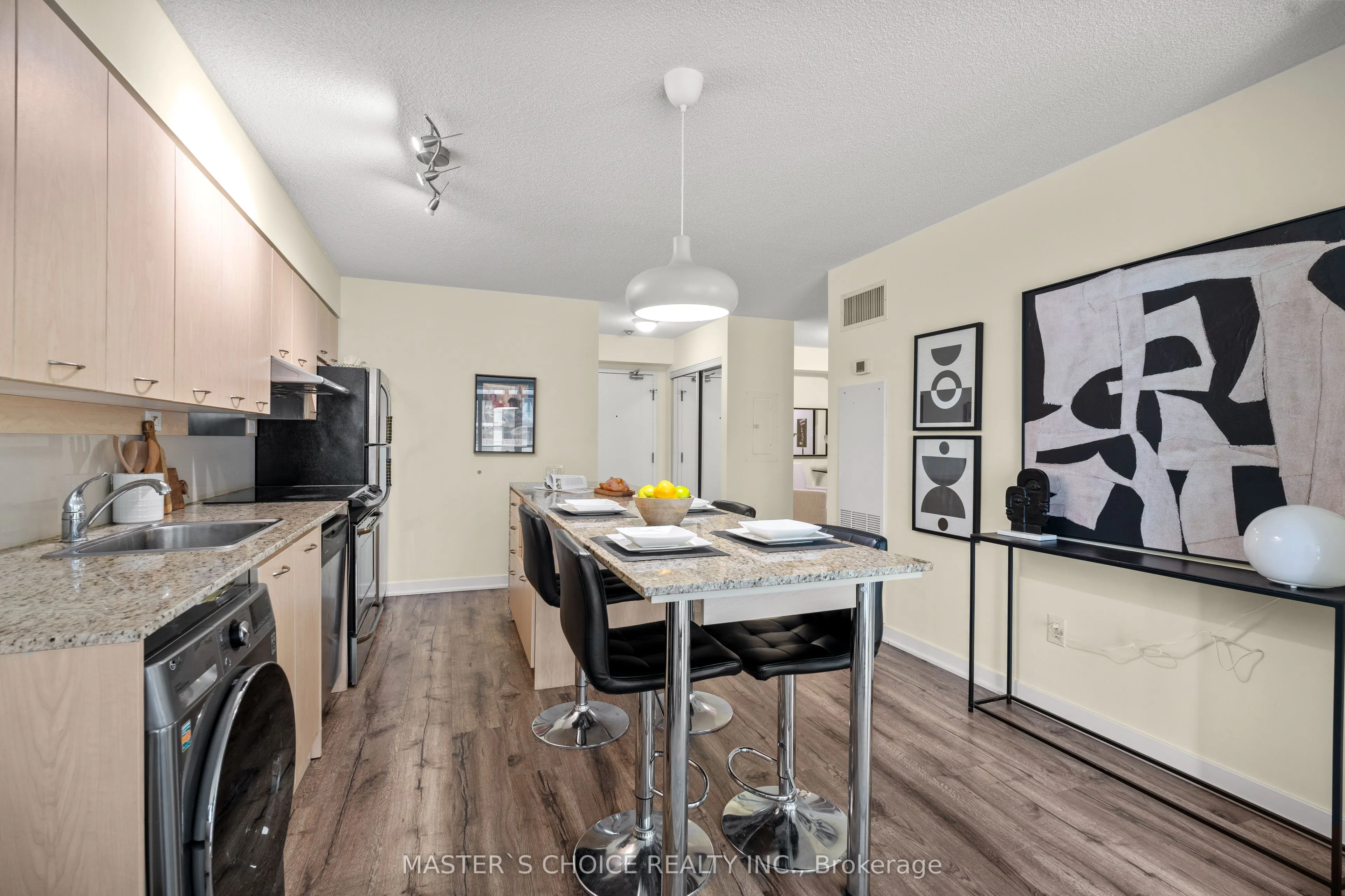 15 Singer Court, #912