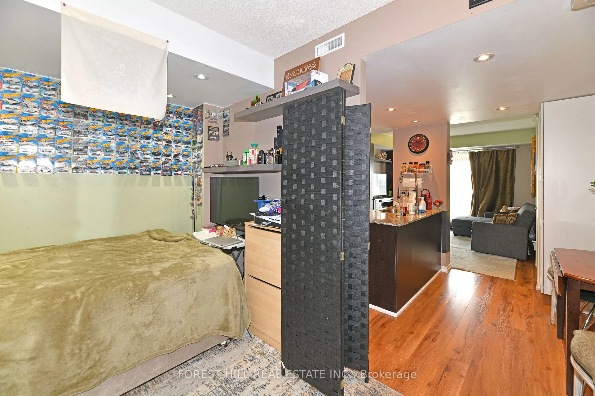 801 Sheppard Avenue W, #505