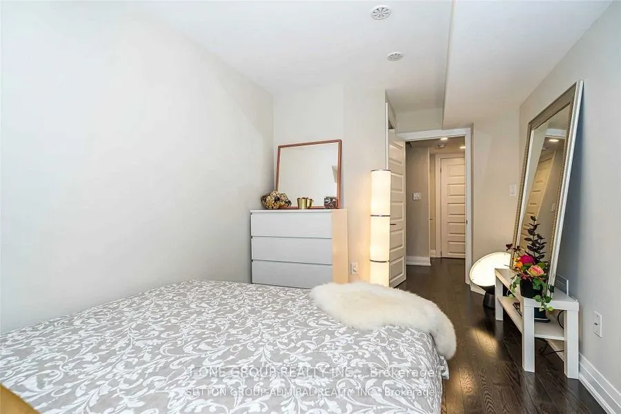 23 Eldora Avenue, #102