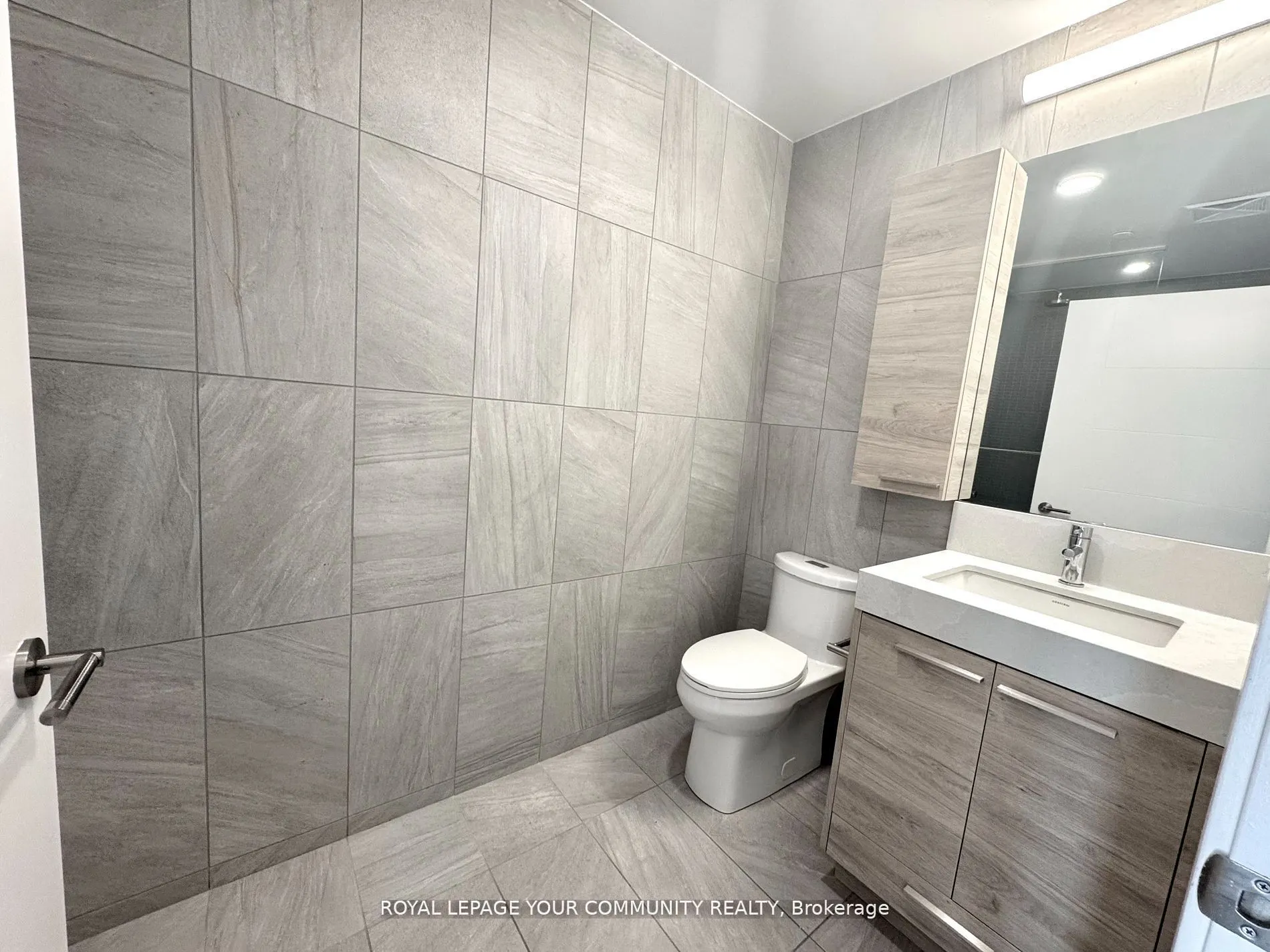 200 Redpath Avenue, #1804